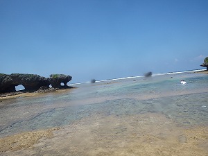 沖縄綺麗な海でシュノーケリング