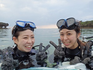 沖縄の海で体験ダイビング
