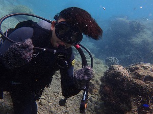 沖縄の海で体験ダイビング海中写真