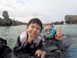 親子で4歳の子と一緒に楽しめる沖縄でシュノーケリング
