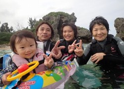沖縄３世代でシュノーケリング