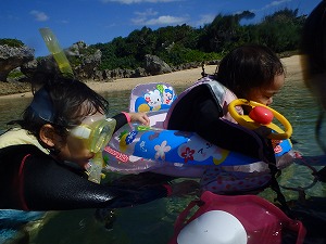 沖縄シュノーケリング２歳、４歳