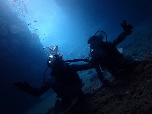 青の洞窟ダイビング水中