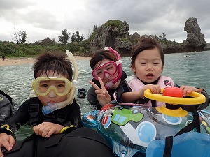 沖縄２歳、５歳とシュノーケリング