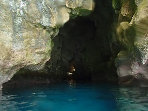 青の洞窟シュノーケリング入り口