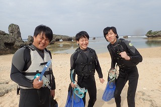 沖縄学生旅行はマリンスポーツ！シュノーケリングに行ってきました。