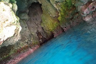 青の洞窟シュノーケル入り口